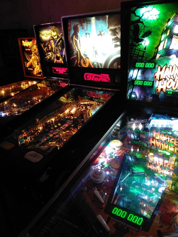Raum 1: Haunted House, Tron, Batman