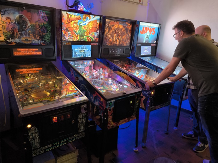 Raum 2: Jaws, Medieval Madness, Godzilla, Congo